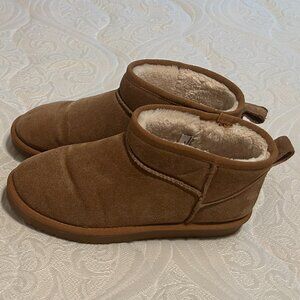 BRAND NEW CUSHIONAIRE MINI UGGS